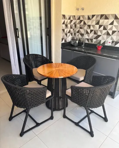 MESA PARA ÁREA EXXTERNA_ TAMPO DE MADEIRA