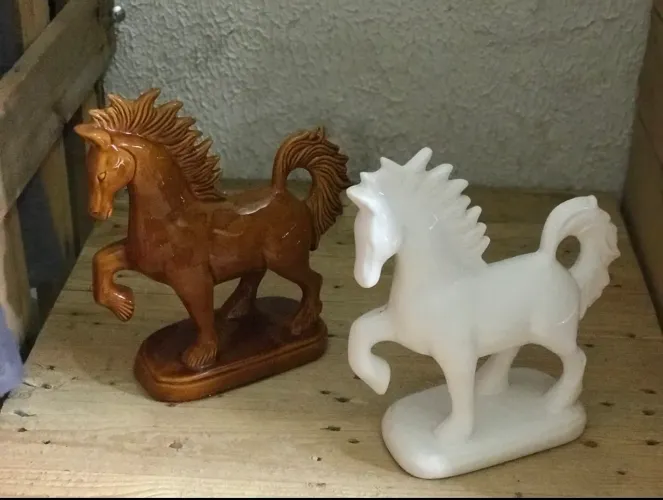 (Antiguidade) relíquia Dois cavalos de louça tamanho G