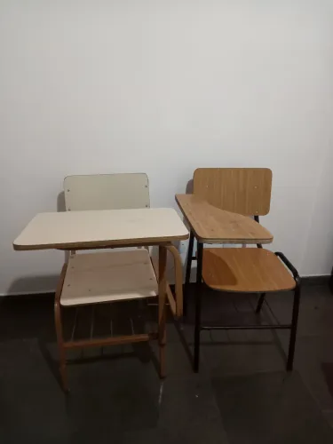 Cadeiras ou carteiras escolares universitárias