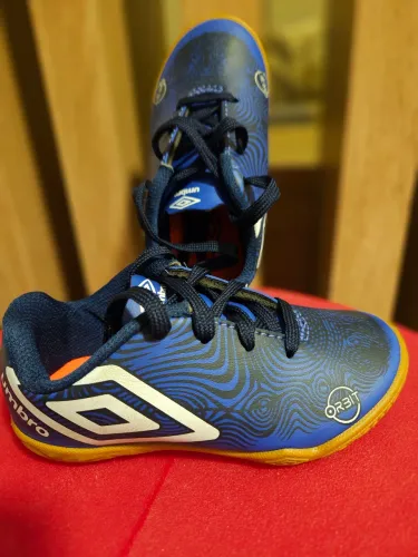 Chuteira Umbro infantil