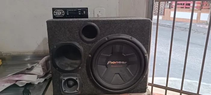 Caixa som automotivo