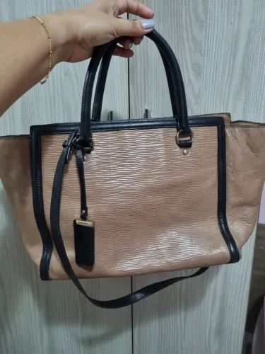 Bolsa de mão em couro legítimo