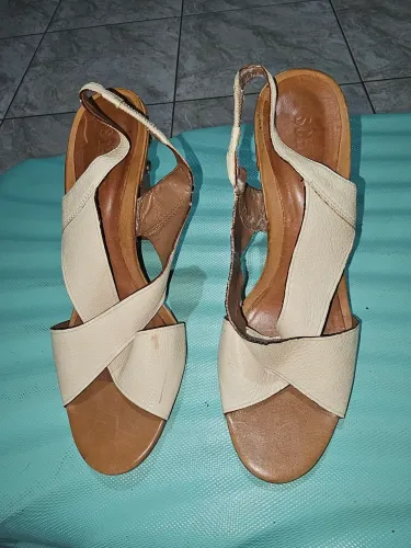 Sandálias Femininas Schutz Bege