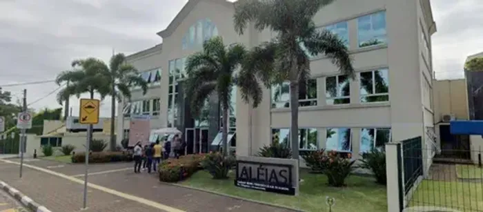 Jazigo No Cemitério Parque Das Aléias Em Campinas. São 3 Lajes 