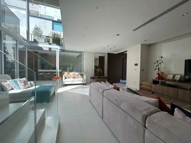 Casa a Venda em Condomínio no Tremembe, Reserva Nova Cantareira 320 m², 3 suítes, SPA, 3 v
