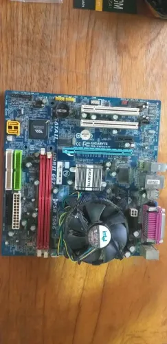 Placa Mãe Gigabyte GA-VM900M - E só a placa Mãe