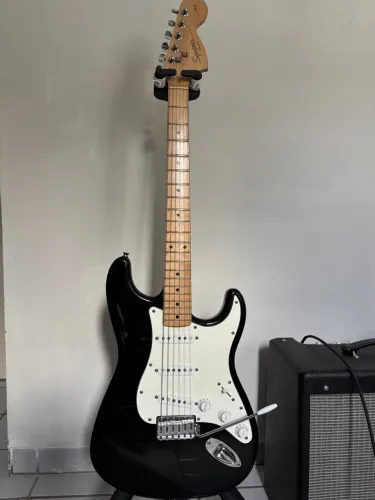 Squier Stratocaster com upgrades
