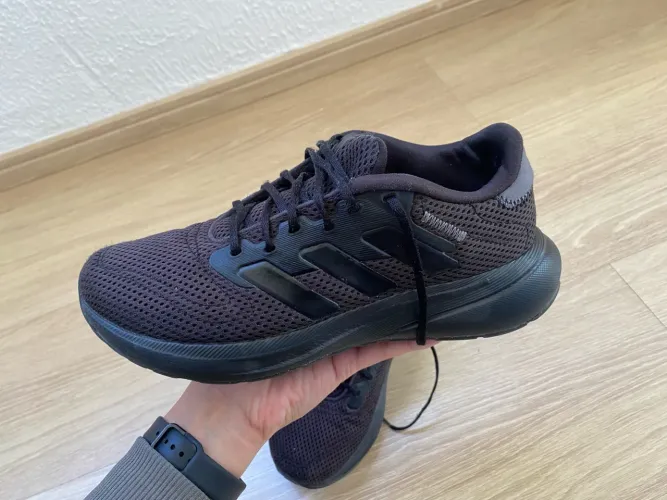 Vendo tênis adidas response runner preto usado