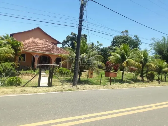 Sítio Espaçoso com Casa, Anexos e Infraestrutura Completa