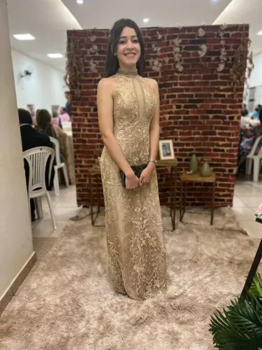 Vestido de renda e pedraria dourado tam 40