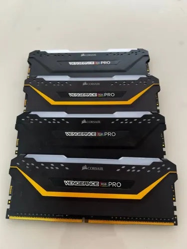Par de Memórias RAM 8gb 3200mhz Corsair Vengeance RGB Pro