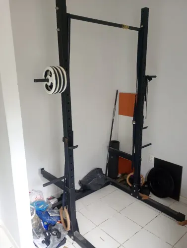 Barra de treino e colete de pesos.... Tem conversa é só ligar