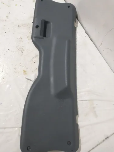 Moldura porta mala Fiat Palio 98/00