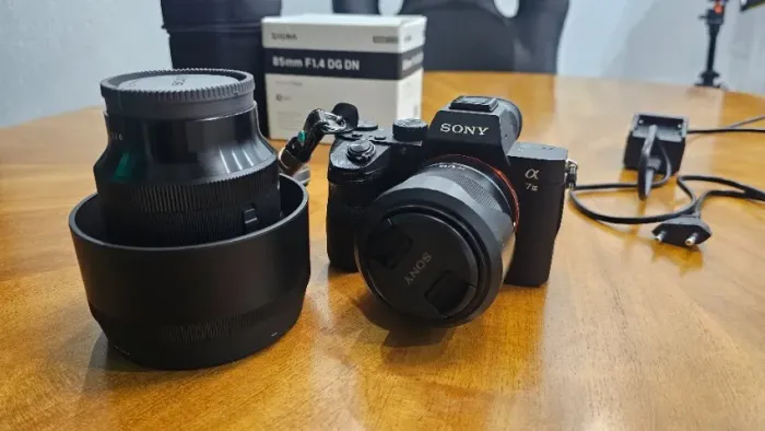 Sony A7III + Lente Sigma 85mm 1.4 + 2 Baterias 
