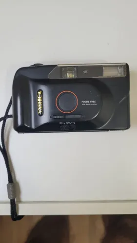 Câmera fotográfica Yashica japonesa.