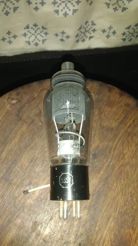 Tubo de Vácuo 5557 - Acessório para TV