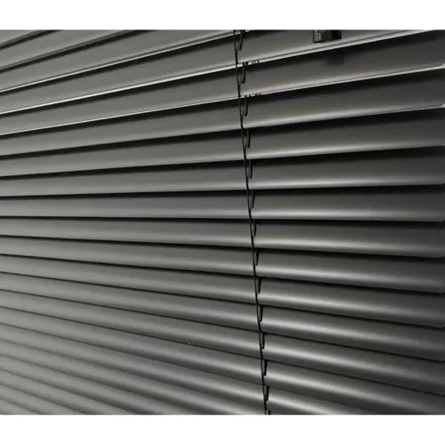 Persiana Preta Nova 60x80