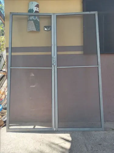 Porta deslizante dupla