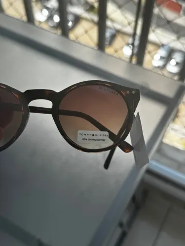 Óculos de Sol Tommy Hilfiger marrom Novo