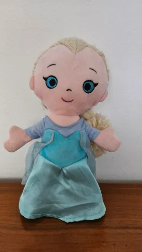 Boneca Elza Pelúcia Original Disney Store - Retirada na Tijuca ou Envio pela OLX 
