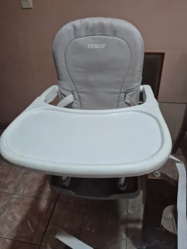 Cadeira de refeição portátil cosco kids cinza. Preço para levar!!!