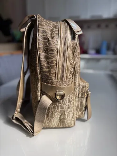 Mochila Victor Hugo Dourada com Detalhes 