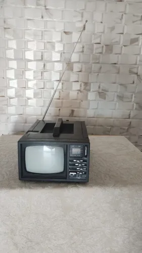 TV PORTÁTIL 5,5 POLEGADAS, COM RADIO AM\FM ANTIGA