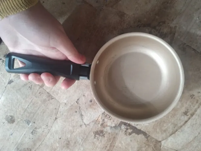 Frigideira Pequena com Cabo. Oveira. Em ótimo estado de conservação. POUCO USADA.