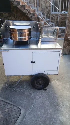 Carrinho com fritadeira e estufa