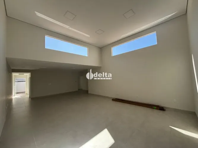 Casa comercial com 3 quartos disponível para locação e venda no bairro Vigilato Pereira em