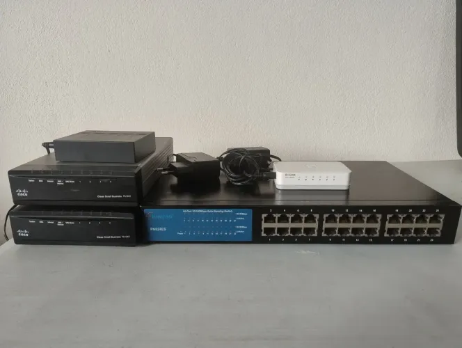 Switch TpLink Gigabyte, Switch Dlink 100, Roteador CISCO RV042  e Switch HawKinG