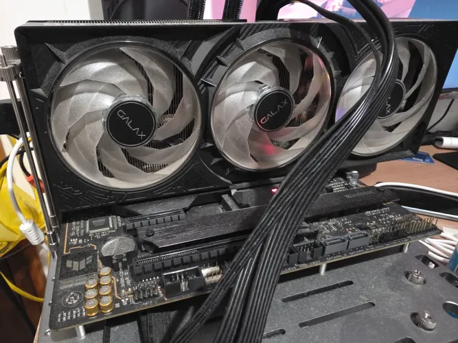 PLACA DE VÍDEO GALAX RTX 5080 16 GB GDDR7 1-CLICK OC 256 bits