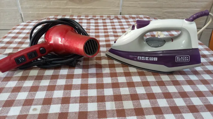 Secador de cabelo  + ferro de passar roupas