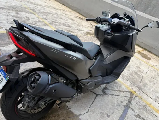 Moto Kymco AK 550
