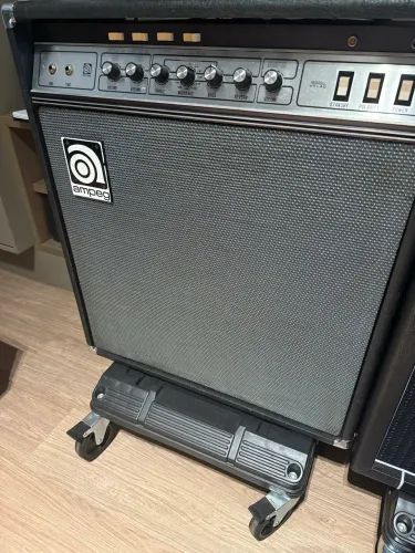 Amplificador Ampeg VT40 (Josh Homme)