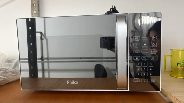 Micro-ondas PHILCO 220V - apenas 8 meses de uso