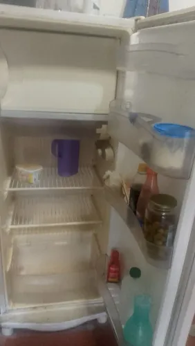 Vende-se uma geladeira com palito preço r$ 350 usado *