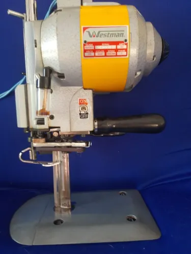 Máquina de Cortar Tecido de Faca Vertical  Westman CLASS W-815A-5 220V - R$ 1500 reais 