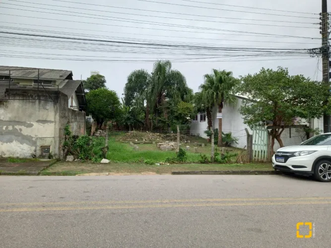 Terreno com 429,60m2 de área a venda no bairro Abrãao - Fpolis - SC