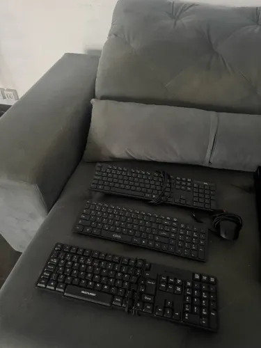 Kit com 3 Teclados USB e 1 Mouse com Fio para Computador