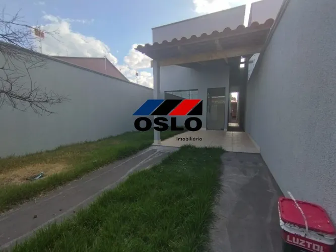 CASA COM 02 QUARTOS SENDO 01 SUÍTE, GARAGEM PARA ATÉ 02 CARROS, LOCALIZADA NO JARDIM ALPHA