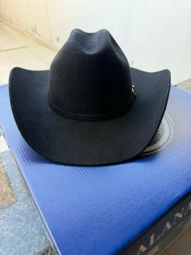 Chapéu pralana preto aveludado, G