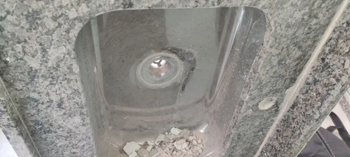 Pia de mármore 1,20m x 55cm com cuba de inox instalada e furacão da torneira - Nunca usada