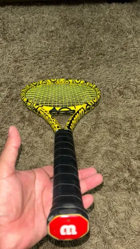 Raquete Wilson Minions Ultra 100 ? Edição Especial