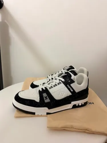 Louis Vuitton Trainer Nunca Usado Tamanho: 42BR