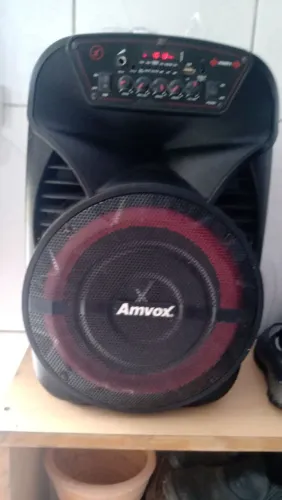 Vendo duas caixas amplificada todos boas funcionando perfeitamente 250 cada uma delas  ou 