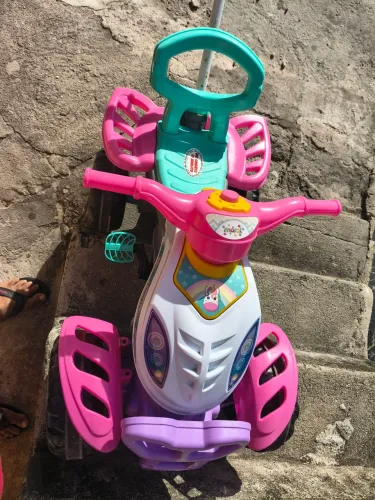 Quadriciclo infantil (motinha)