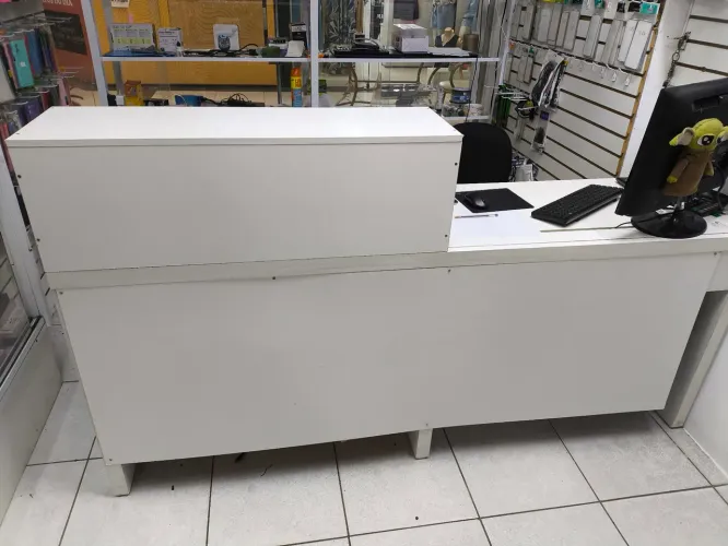 Balcão branco seminovo 