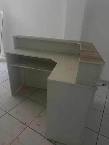 Balcão de Recepção em L - Excelente Estado