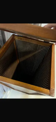 Vendo cesto de roupa em madeira
